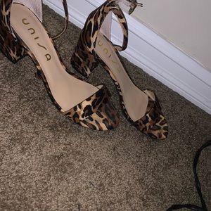 Cheetah print heels size 8